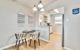 Urban Relaxation 2 Bedroom Apartment